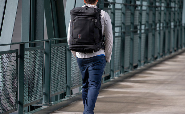A person carrying an Aeronaut 45 as a backpack.